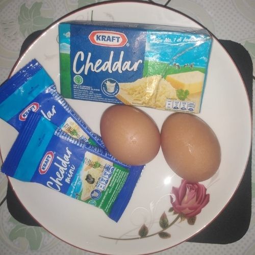 Bahan KRAFt Crolette terdiri dari keju cheddar dan telur